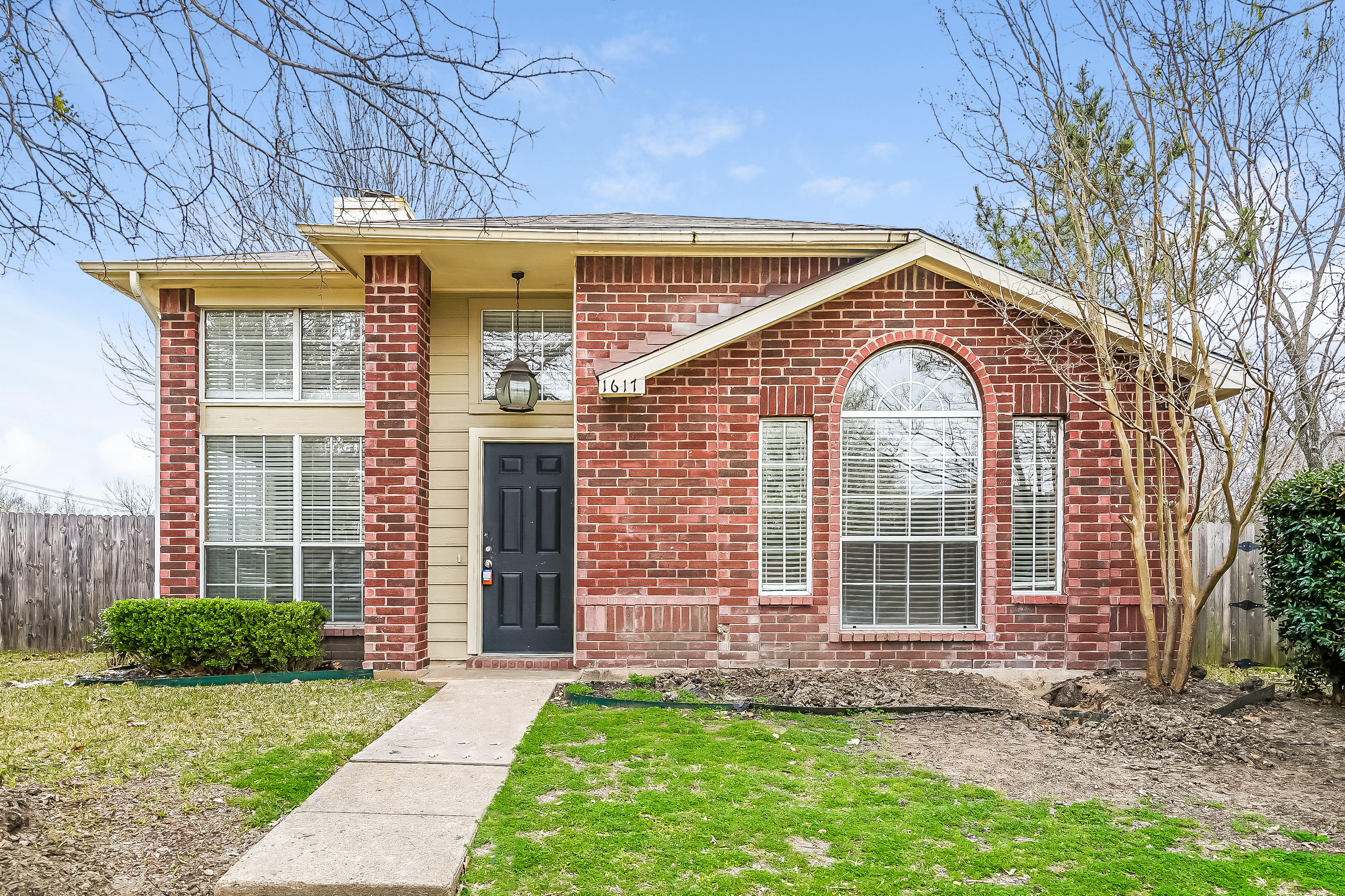 1617 Savannah St Mesquite, TX 75149